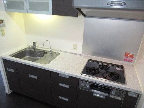 ライオンズステーションプラザ根岸ベイアーク4階 キッチン　※2021年12月撮影