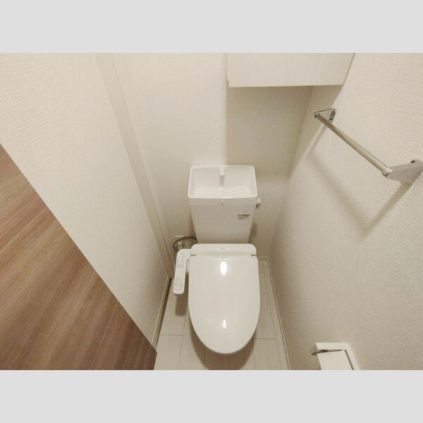 エクセリア大崎 302号室　温水洗浄便座付きトイレ