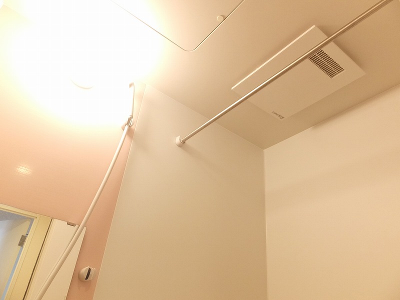 レオネクスト野鳥の森103号室 浴室換気乾燥機付きなので雨の日のお洗濯も溜まりません。