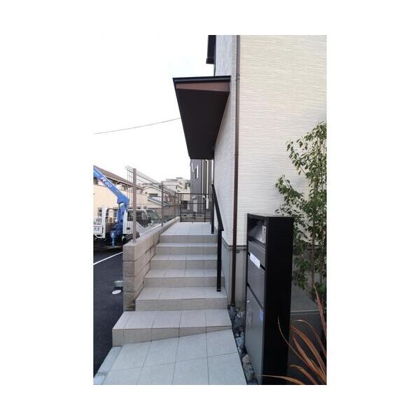 磯子区杉田2丁目賃貸 エントランス