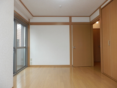 浅野レジデンス2階 洋室約5.8畳　※2021年7月撮影