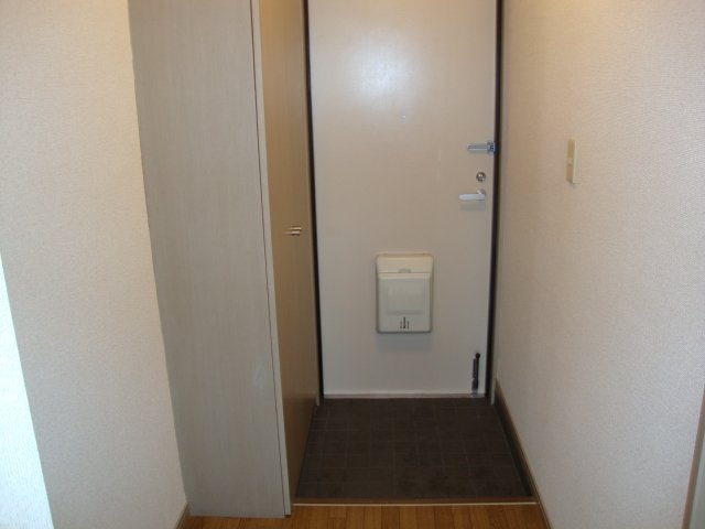 サザンフィールド301号室 玄関