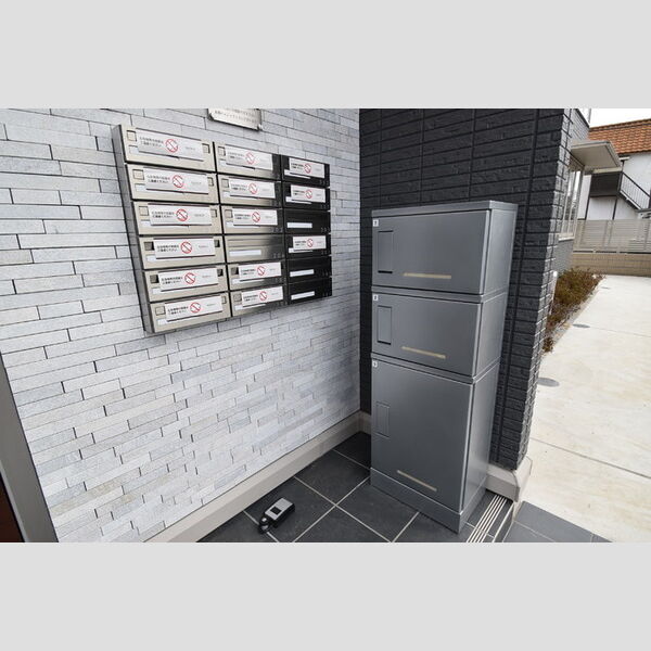 グランメゾン北野312号室 ダイヤル付き集合ポスト&宅配ボックス