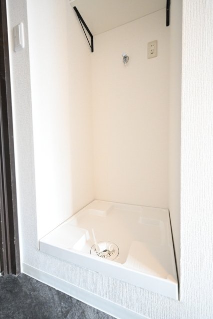 ロジマン西麻布2階 室内洗濯機置場