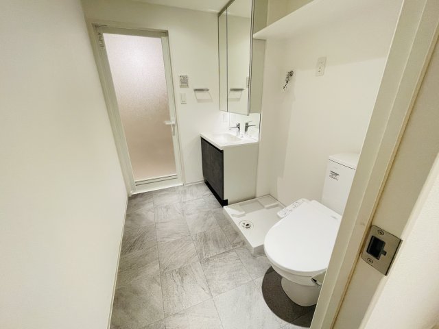 SYFORME NEXT IKEBUKURO WEST205号室 玄関