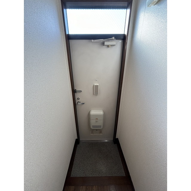 ヴェルディ下馬0205号室 玄関