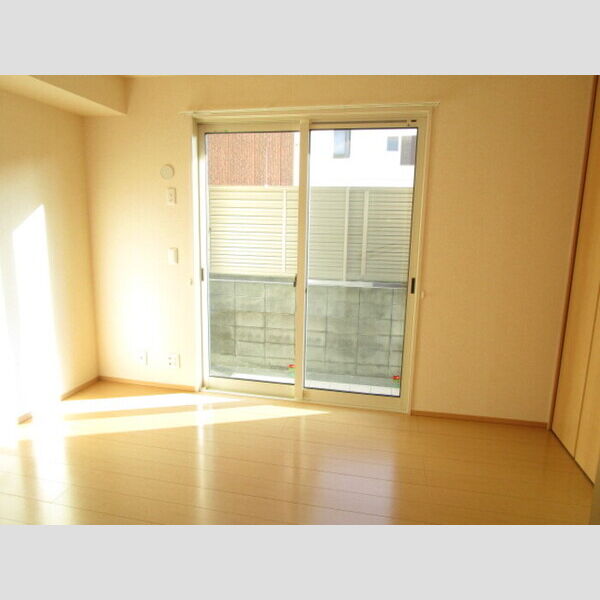 メゾン・ド・サンセール10番館・11番館　11番館102号室 洋室