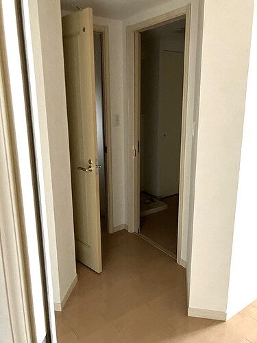 グランシティ上用賀5階 廊下から洗面所　※前回募集時2025年3月の写真
