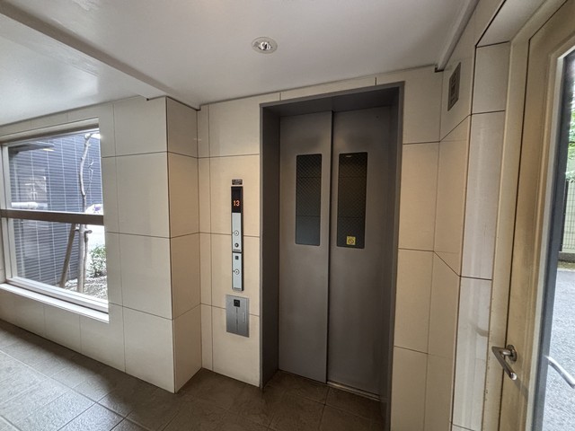 リストレジデンス南林間304号室 2025年9月撮影　エレベーターホール