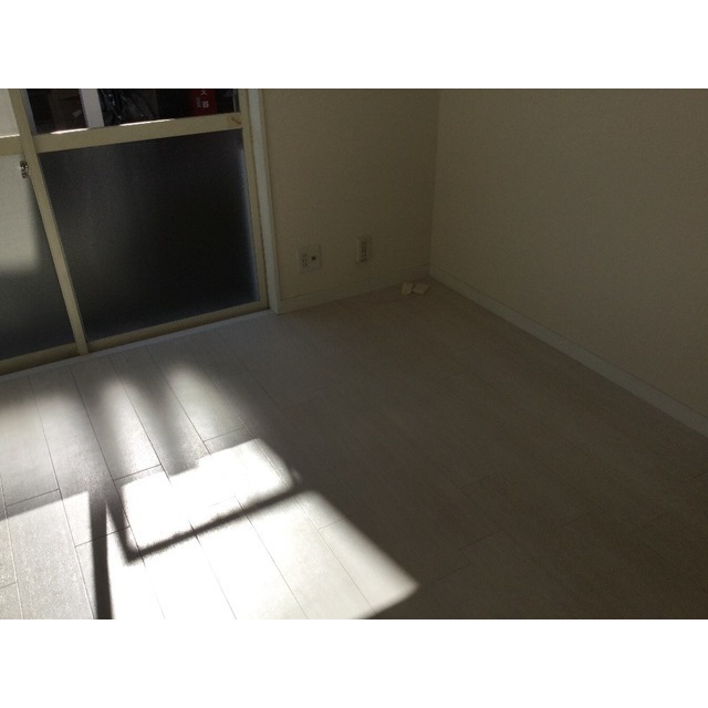 サニーサイド三田南A103号室 リビング