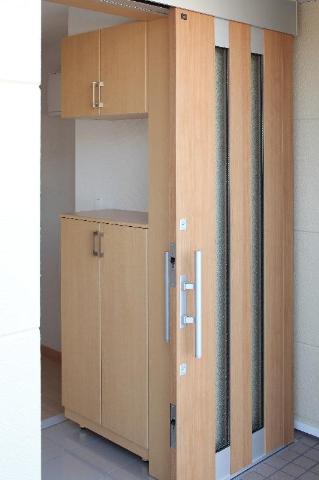 ユニヴァリィ　プランドール 玄関収納