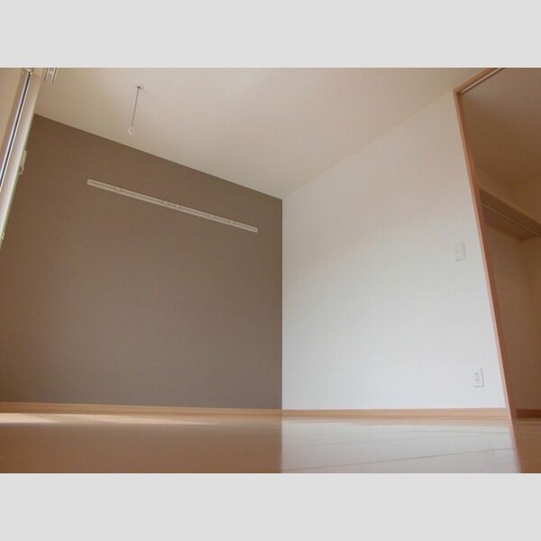 ルーヴ202号室 洋室6帖