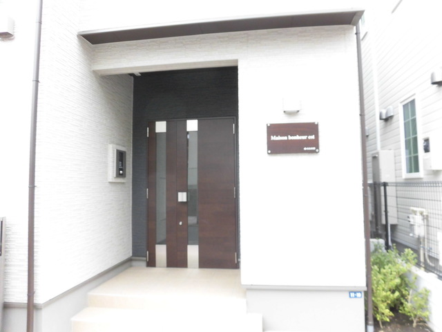 Ｍａｉｓｏｎ　ｂｏｎｈｅｕｒ　ｅｓｔ0202号室 エントランス