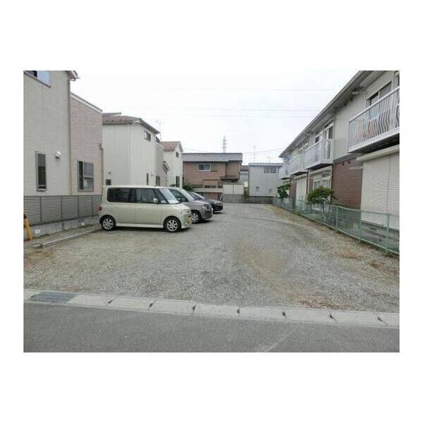 ロイヤルハイツ 駐車場