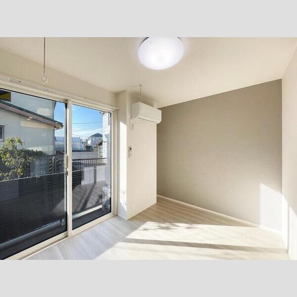 セレスティア興野105号室 洋室