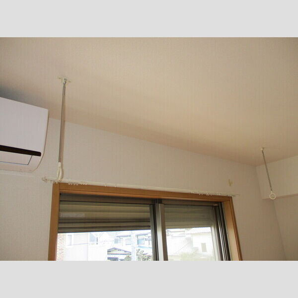 プチ・メゾンK&K201号室 201(室内物干し)