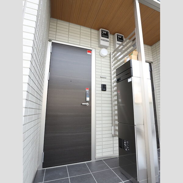 フェリーチェ　A棟 玄関ドア・宅配BOX