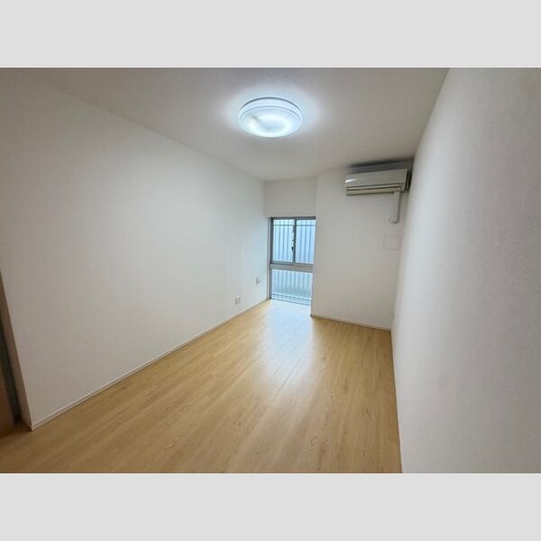 エレガントヴィラ 洋室