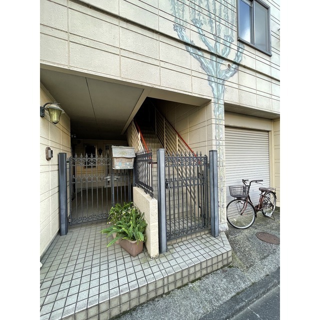 メゾンピアニー201号室 エントランス