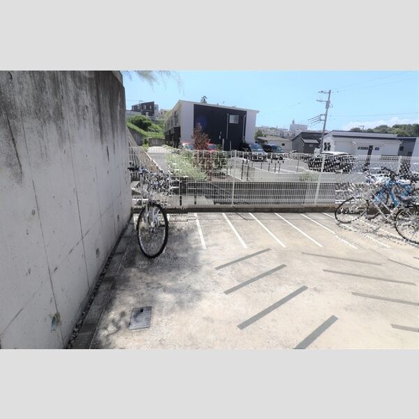 T.エテルネル 駐輪場