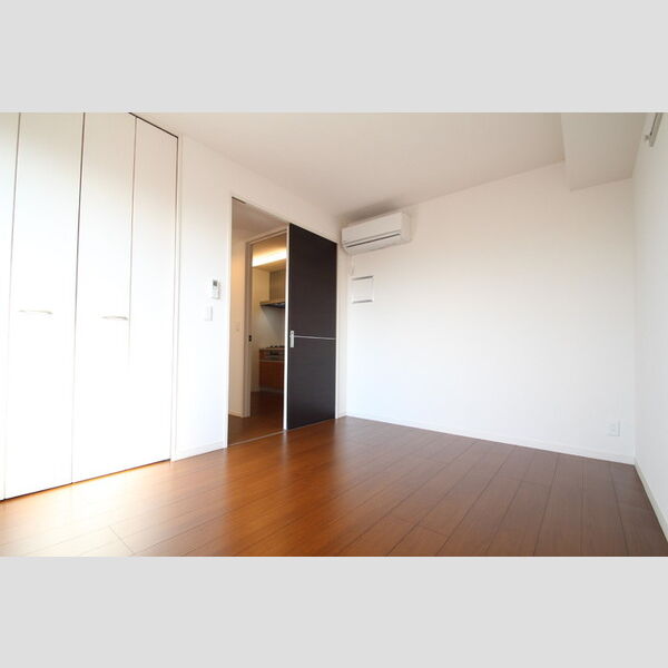 シトロンフレアⅢ302号室 廊下側洋室にもエアコン設置済み!