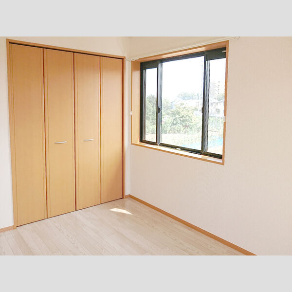 グリーンヒルズ201号室 洋室6帖　バルコニー側