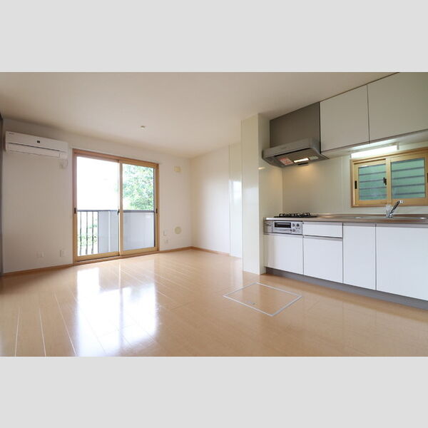 フローラ106号室 リビング