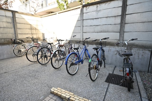 ダイアパレス氷川台1階 駐輪場