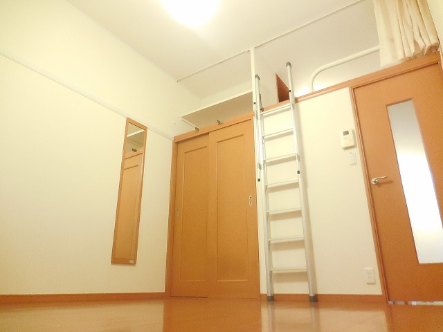 レオパレスアンソレイユ 寝室