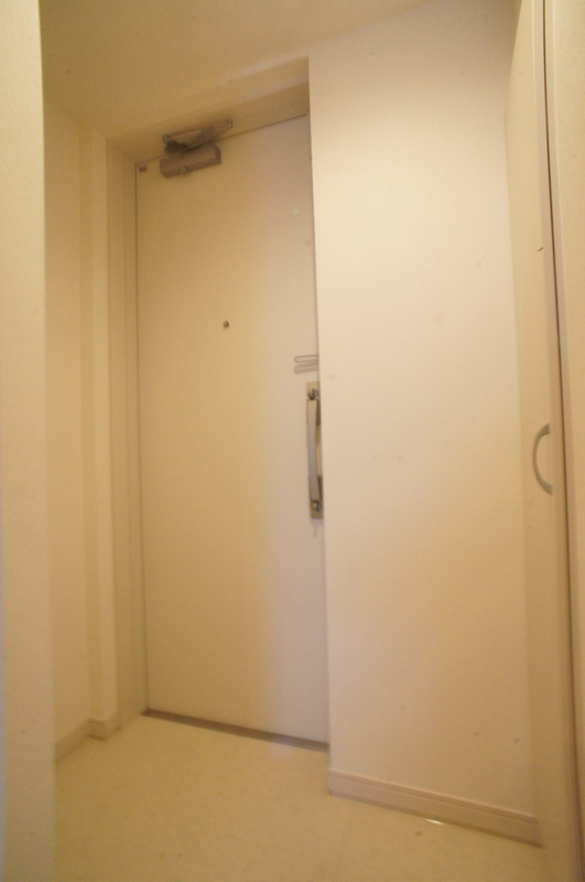 リブリ・エステラ 玄関