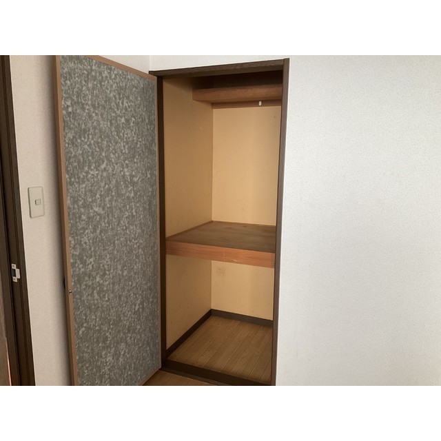 グランデュール瀬戸岡102号室 内観