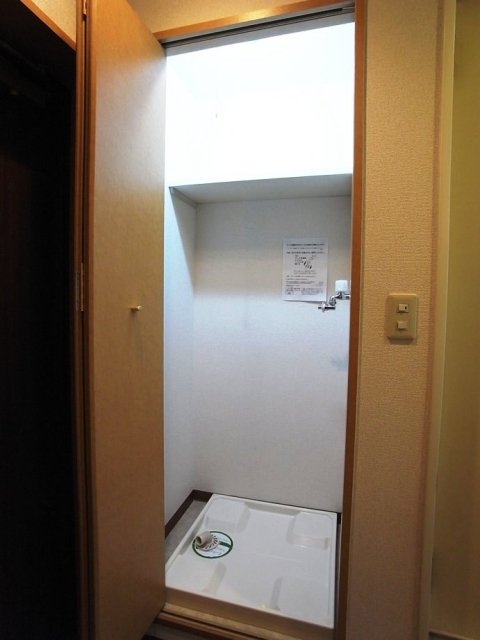 プラネット市ヶ谷1階 室内洗濯機置場