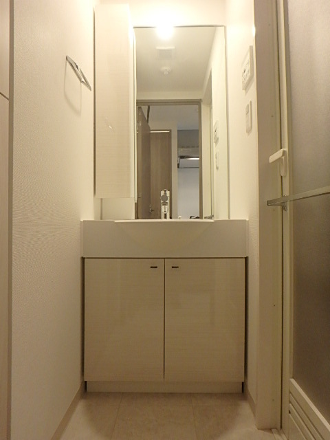 ガーラ・グランディ川崎西口 スペースが確保できる洗面所です