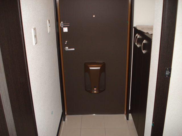 コンフォートレジデンス103号室 玄関