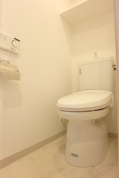 グランド・ガーラ桜木町駅前2階 シャワー付きトイレ