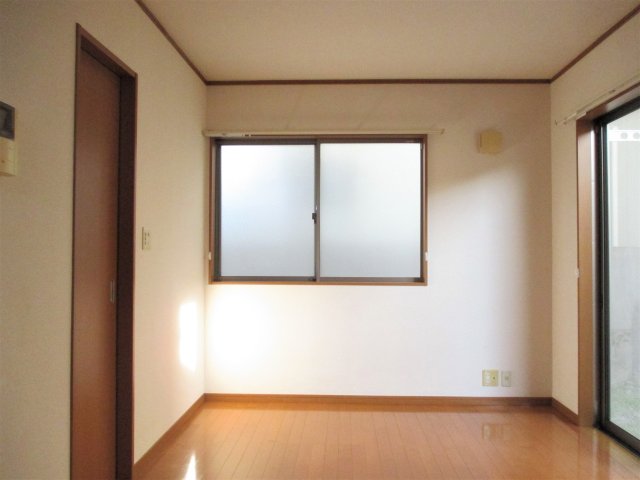 ウィング名越0104号室 リビング