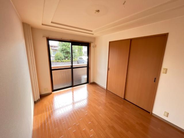 カーサグランデ ベランダ側洋室