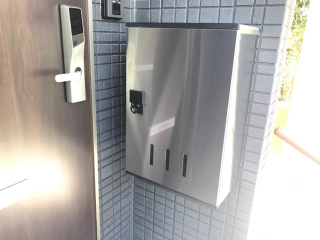 川口市大字安行領根岸　アパート新築工事105号室 宅配ボックス（イメージ）