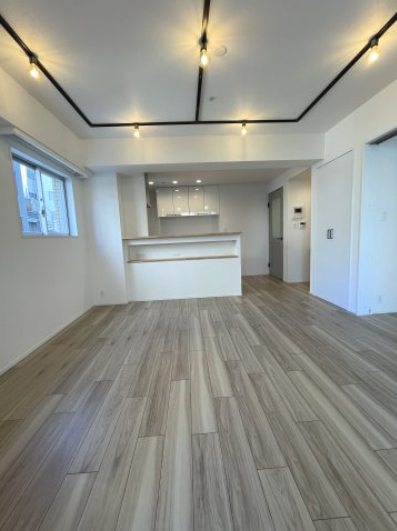プライムアーバン日本橋大伝馬町301号室 リビング