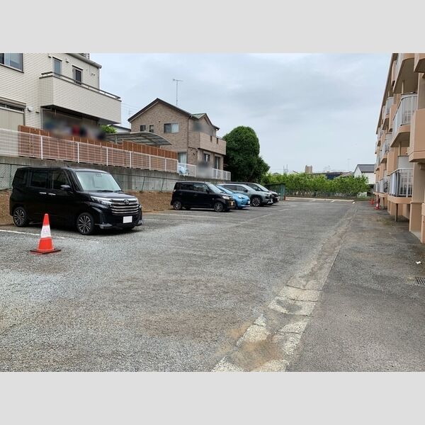 ハビテーションWADA 駐車場