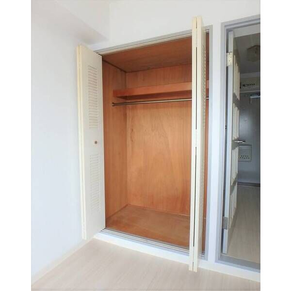 メゾン・ド・オンブラージュ0305号室 収納