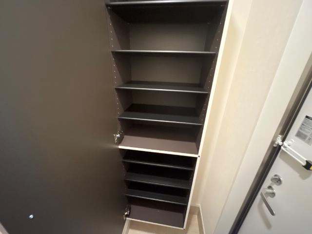グラン・レセルバ浦和202号室 下駄箱