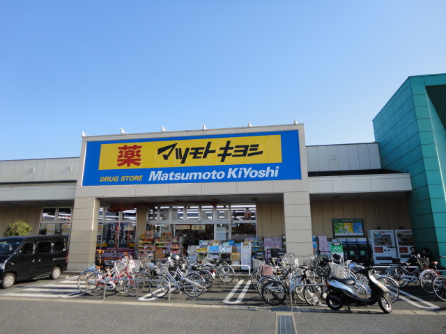フルール マツモトキヨシドラッグストア西友川口赤山店まで991ｍ