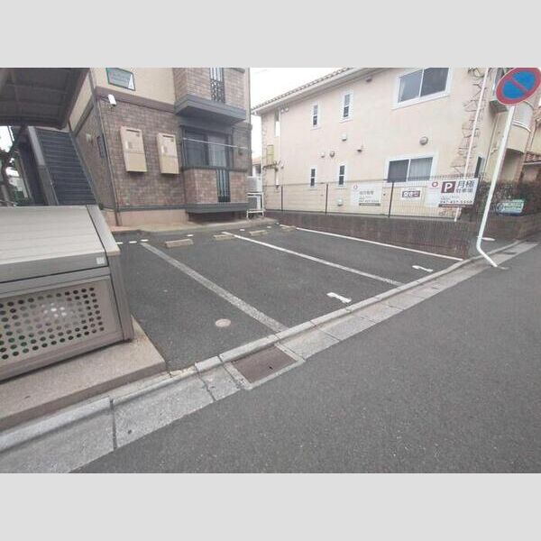 クレベール201号室 駐車場