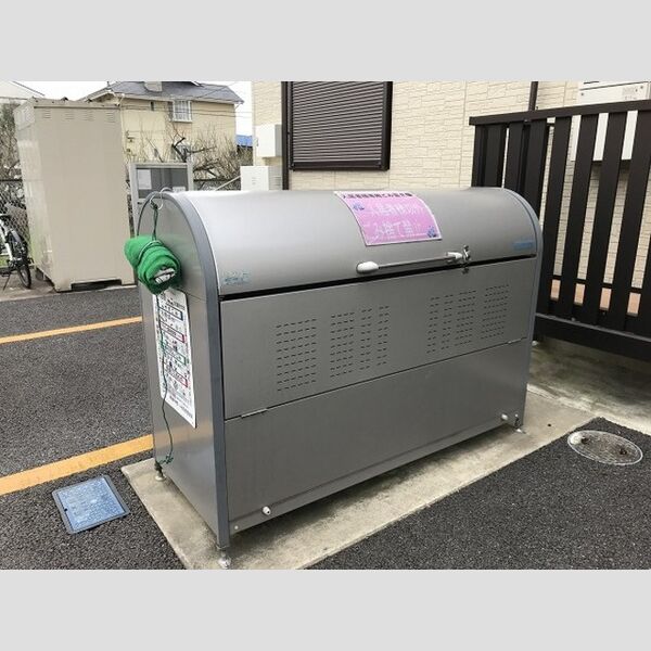 ドエル201号室 ゴミ箱