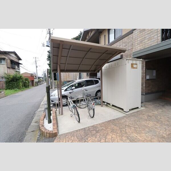 ウィルモア桜町103号室 駐輪場
