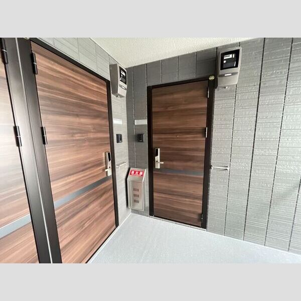 エバーガーデン305号室 玄関