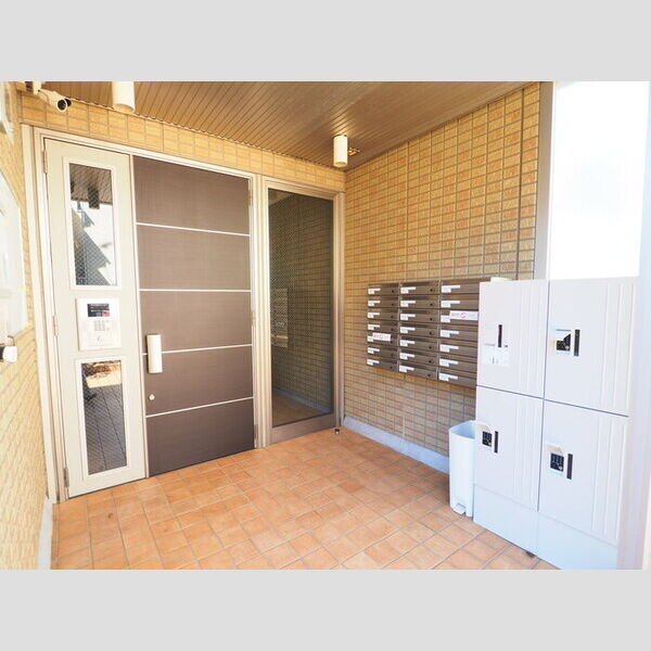 アクシス106号室 エントランス(オートロック・集合ポスト・宅配ボックス)