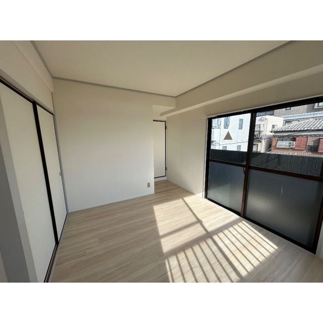 三ツ和マンション301号室 リビング