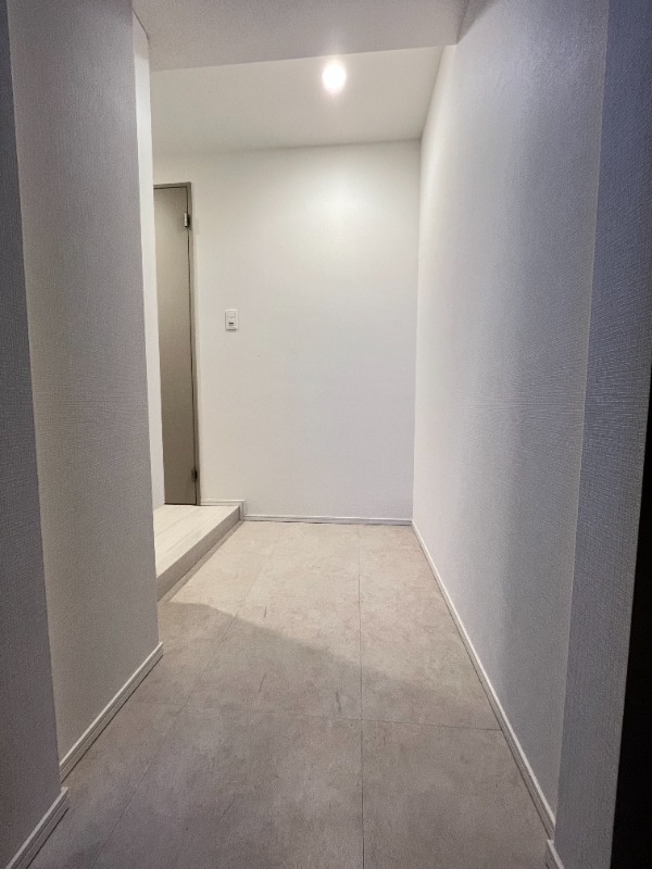 ワンルーフレジデンス台東根岸2階 玄関